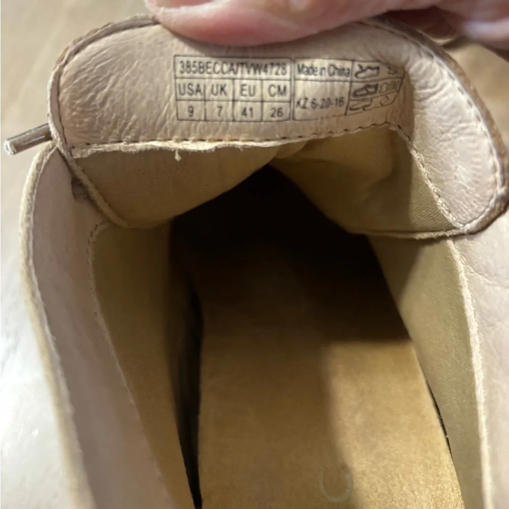 Vionic Becca Booties Tan Suede Ankle Boots Size 9